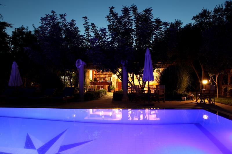 Dalos Hotel 2*