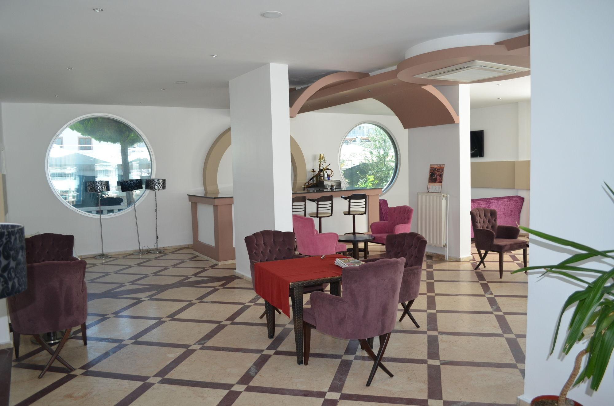 Grand Milano Hotel 3*