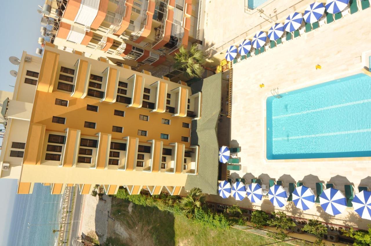 Hotel Gold Twins Family