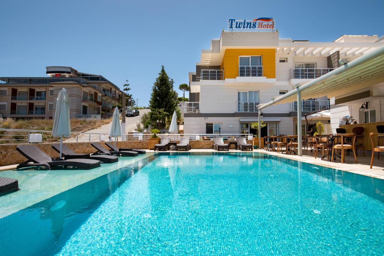 Twins 2* Cesme