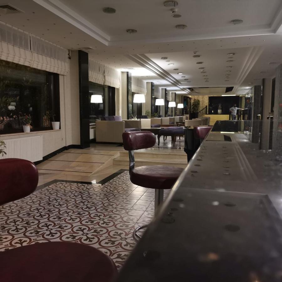 Iris & Hotel