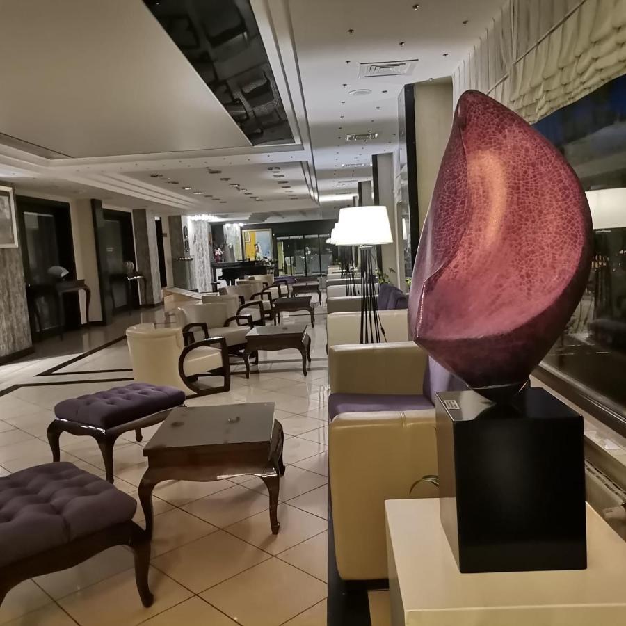 Iris & Hotel 4*