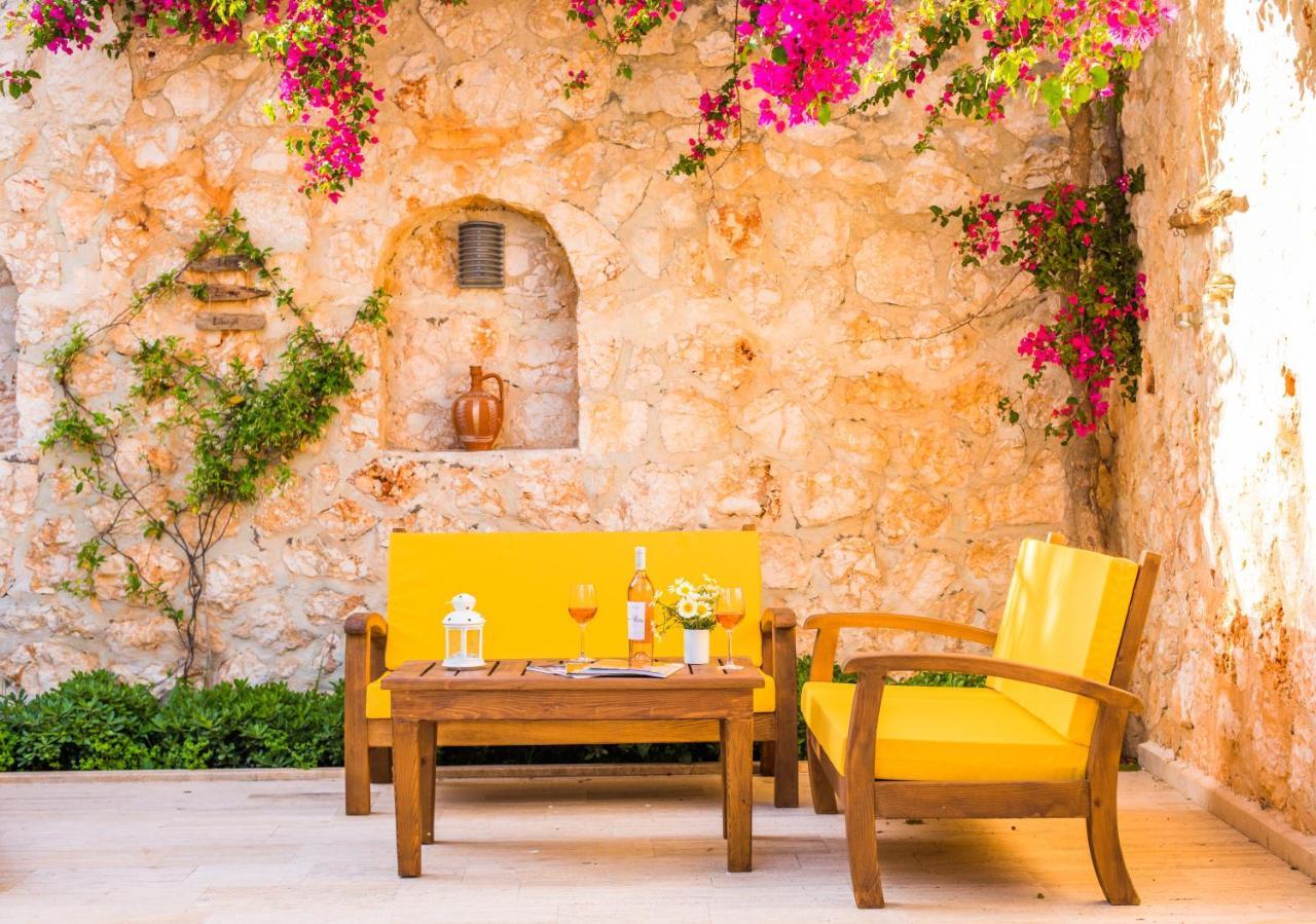 Garden Court Apartment