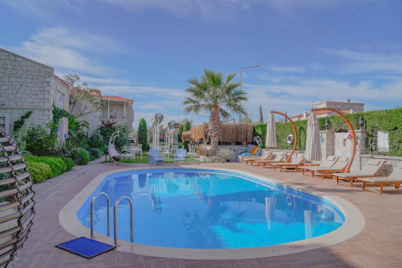 Marina Palace 2*