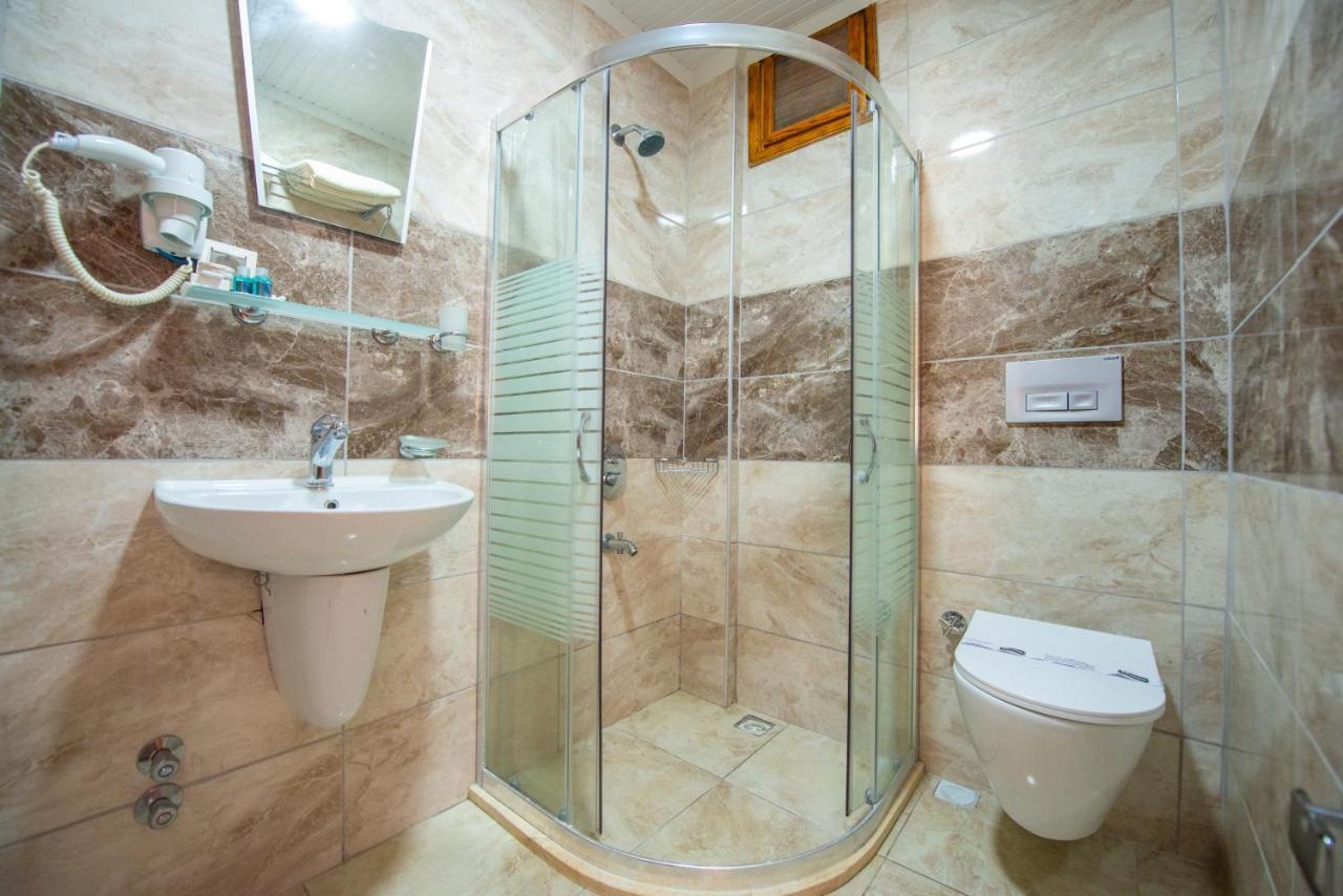 Hotel White 3*