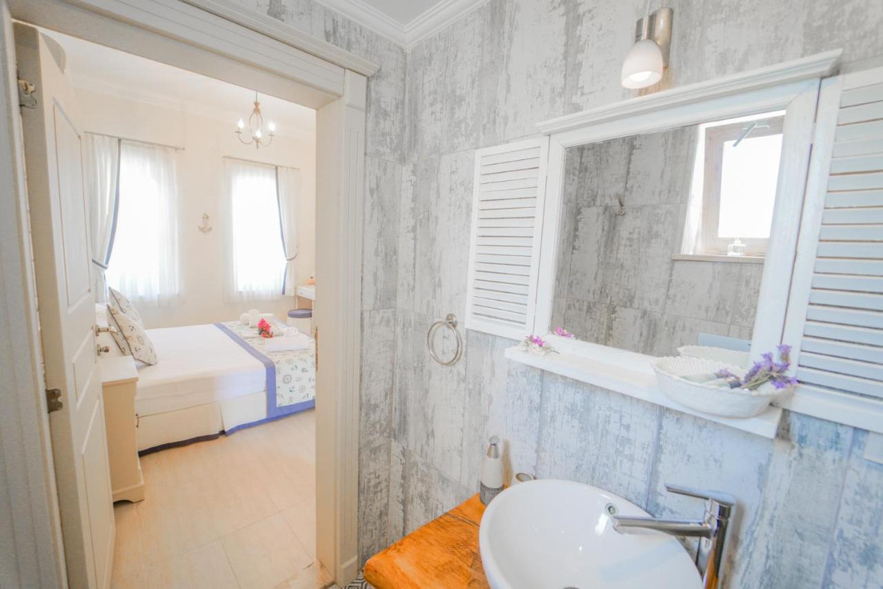 Marina Palace 2*