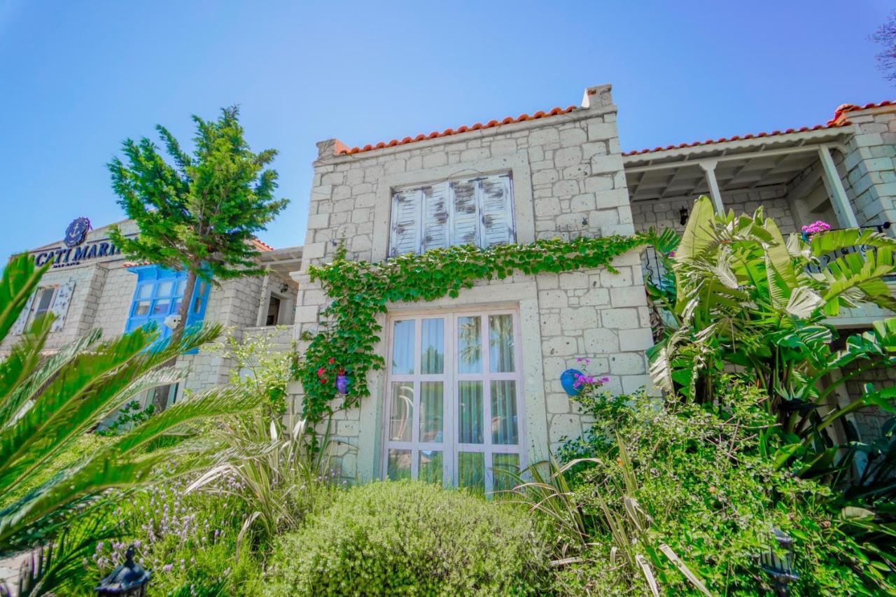 Marina Palace