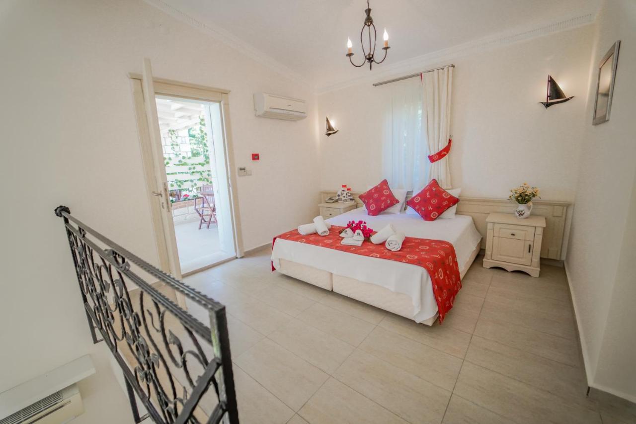 Marina Palace 2*