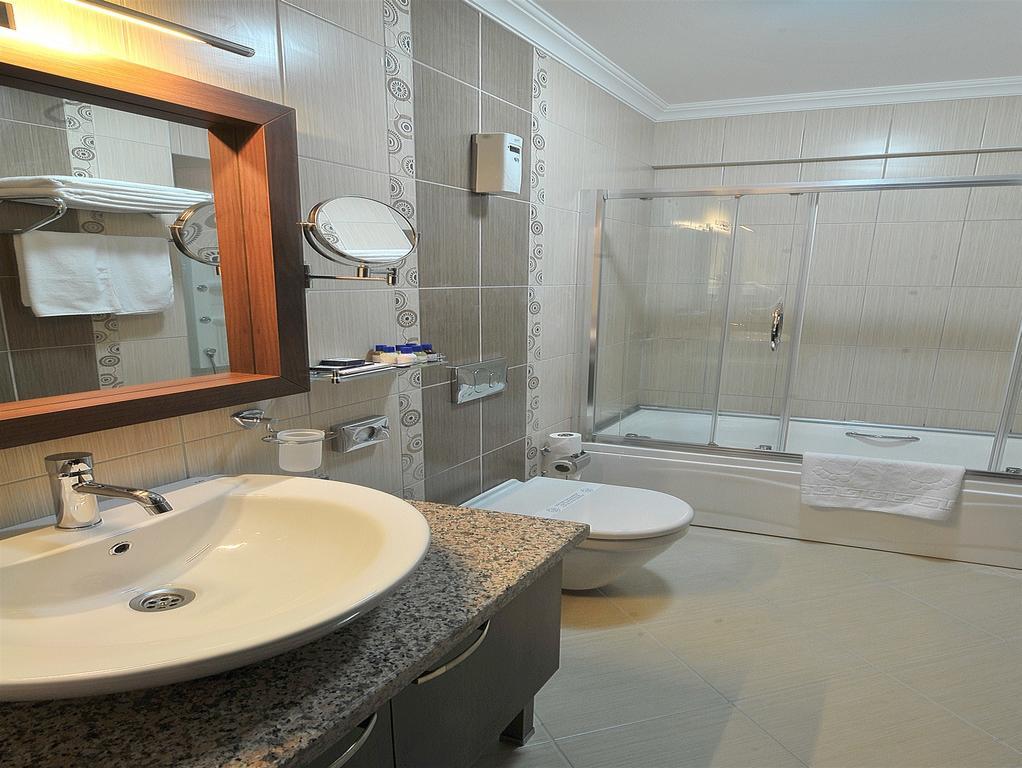 Rhiss Bostanci 4*