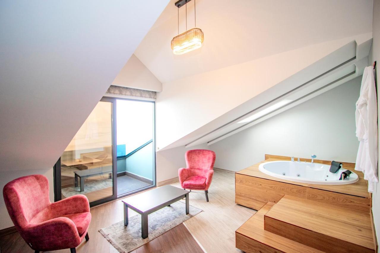 Peerless Hotel