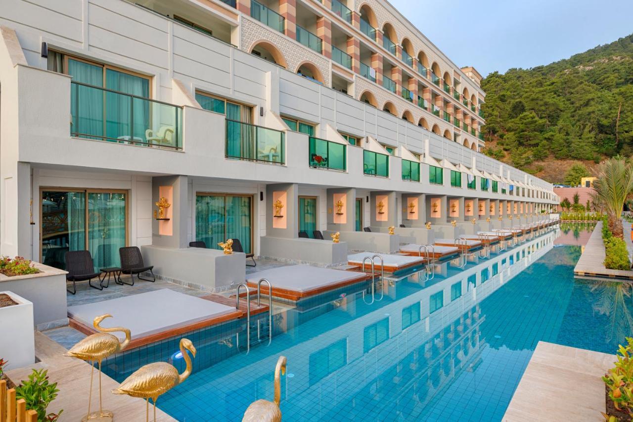Dosinia Luxury Hotel
