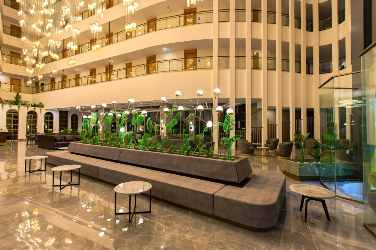 Alexia & Hotel