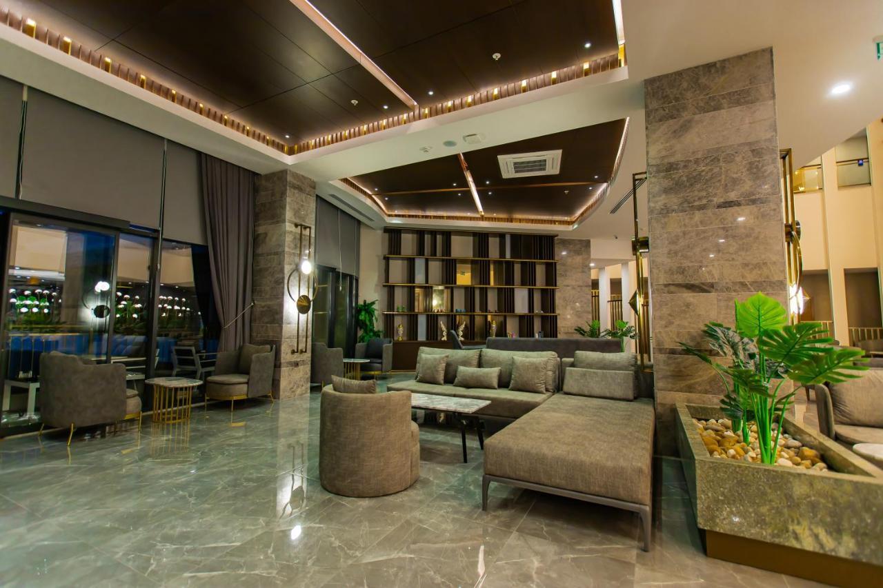 Alexia & Hotel