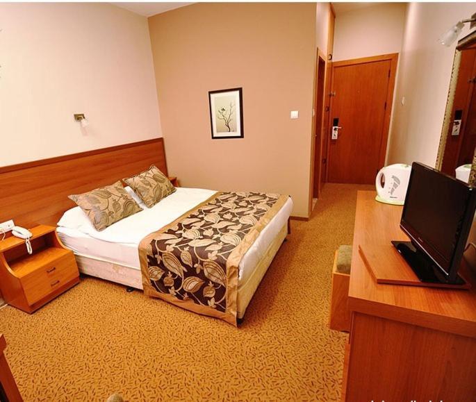 Hotel Cunda Basel 3*