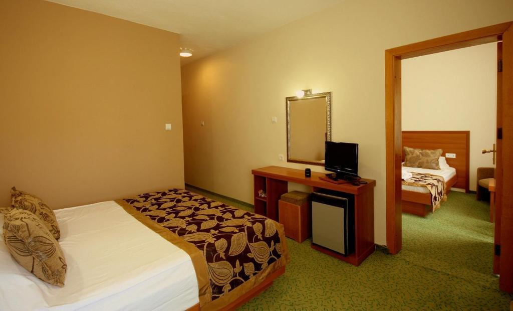 Hotel Cunda Basel 3*
