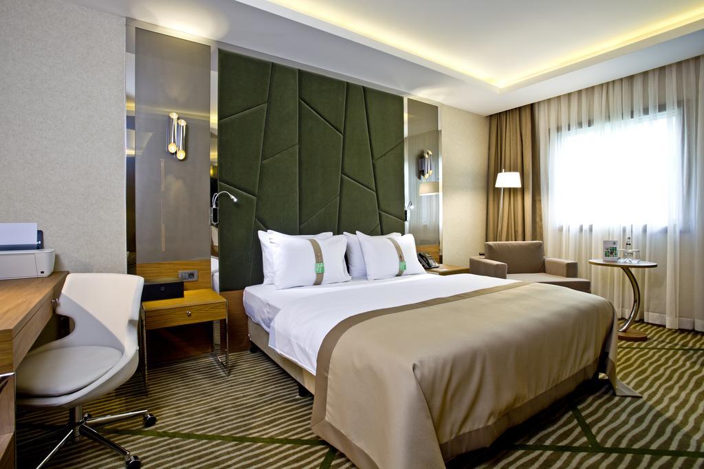 Hotel By Ihg