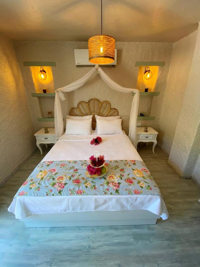Naz Hotel *