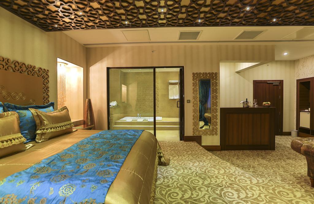 Teymur Continental Hotel 5*