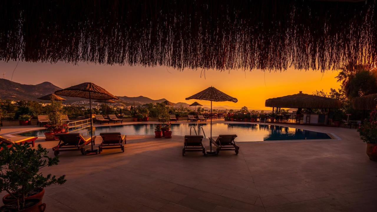 4reasons + Bistro | 12+ Hotel 4*