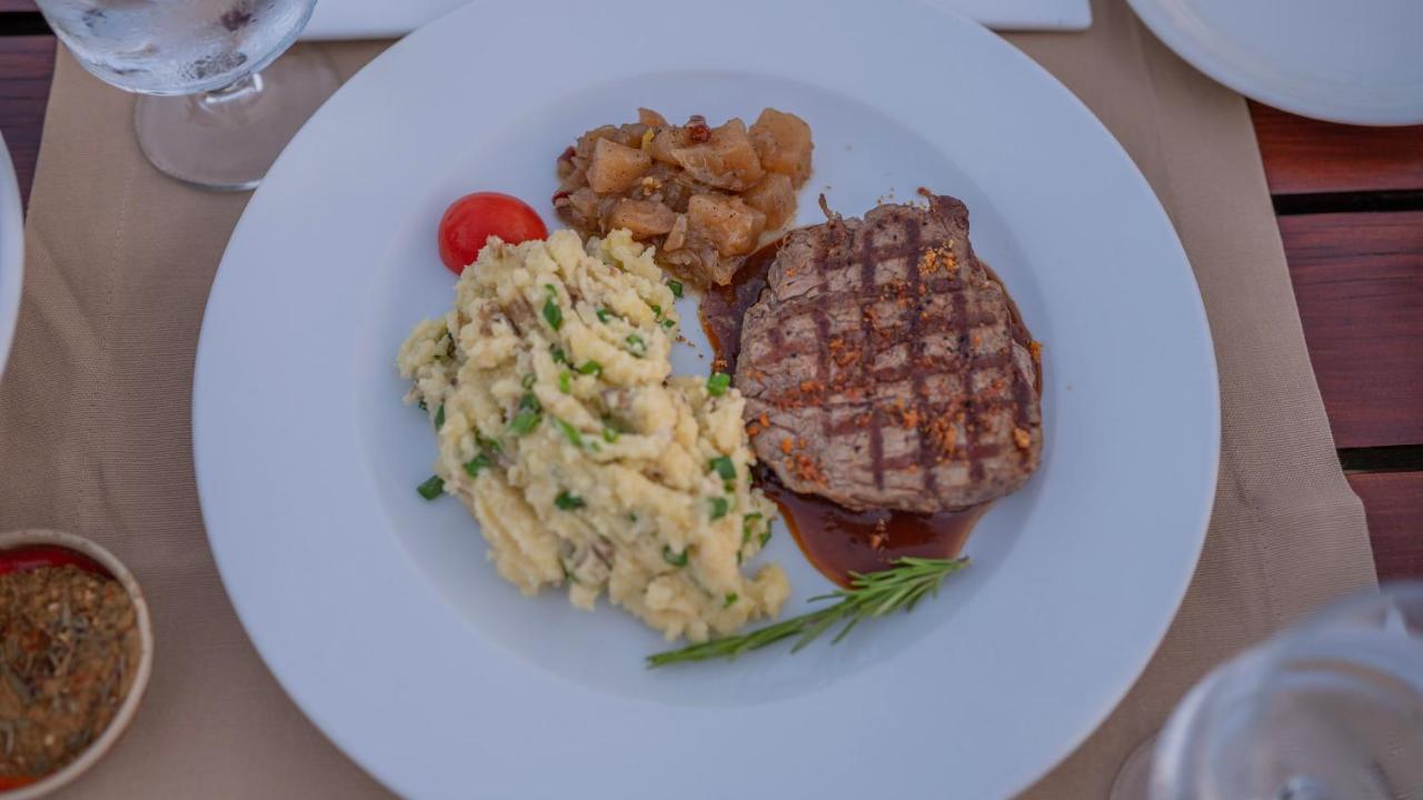 4reasons + Bistro | 12+