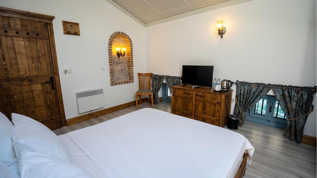 Pietra Ayvalik