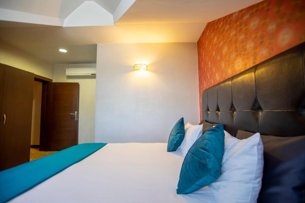 Highway Hotel