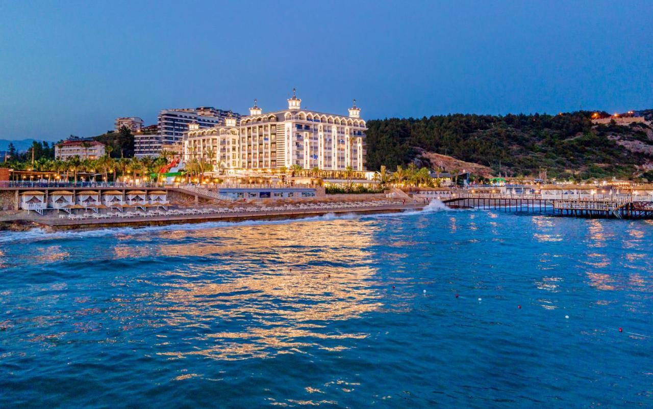 Aria & Ultra Hotel 5*