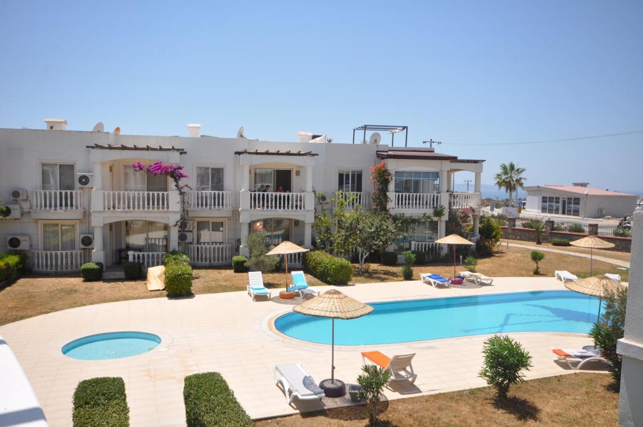 Flamingo Country Club Apartment Complex Apartment