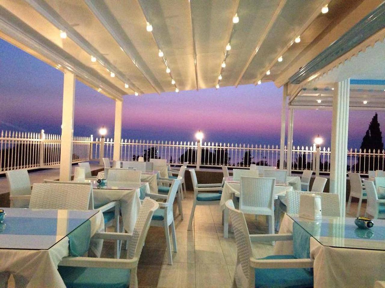 Hotel Aura Boutique Side