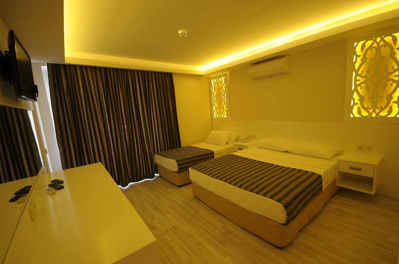 Aura Boutique 3* Side