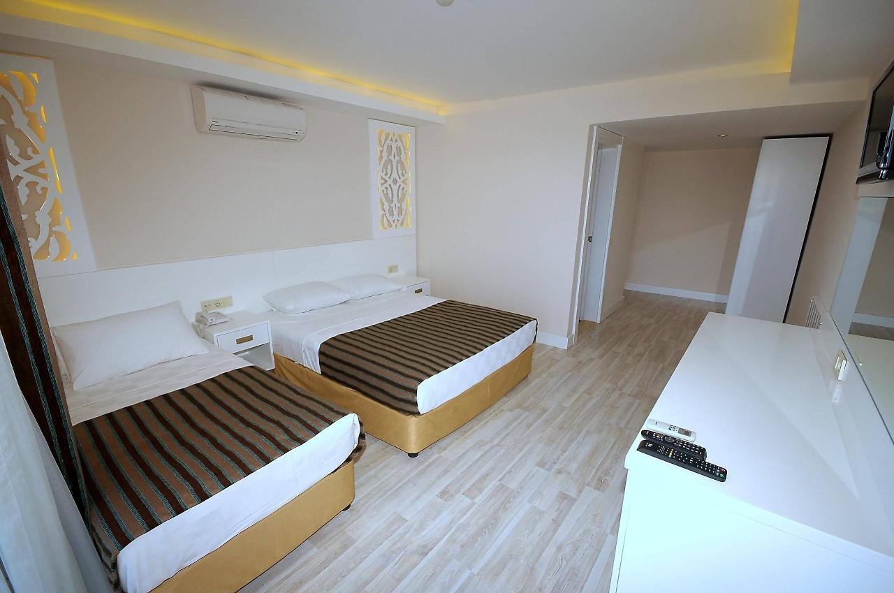 Aura Boutique Hotel 3*