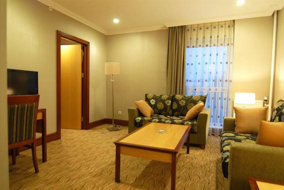 Vira Hotel 4*
