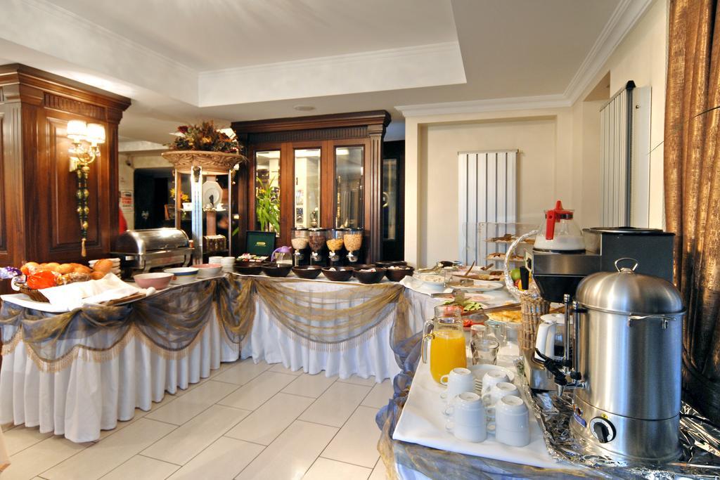Daphne Hotel 4*