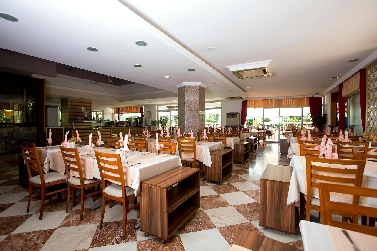 Fame & Resort