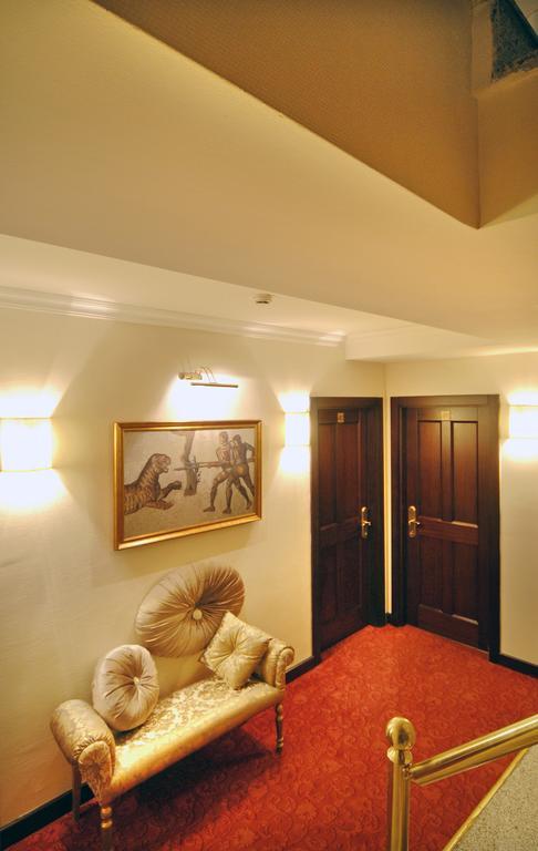 Daphne Hotel