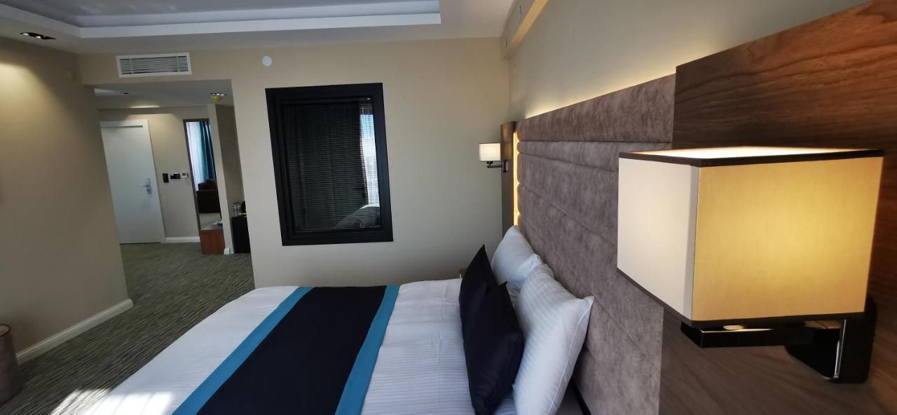 Elifim Hotel