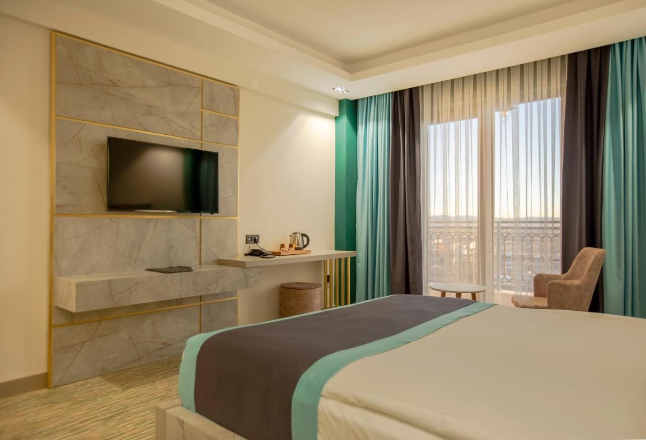 Elifim Hotel
