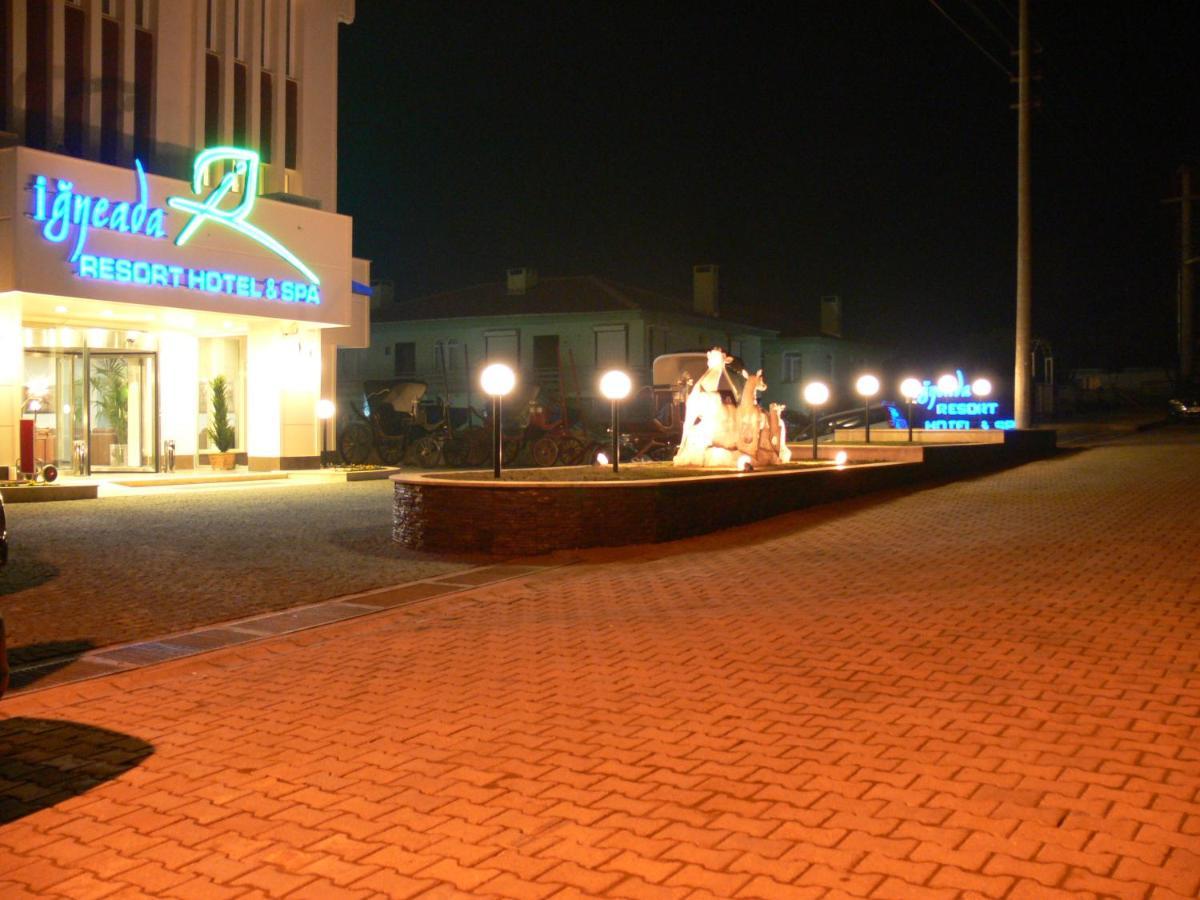 & Hotel
