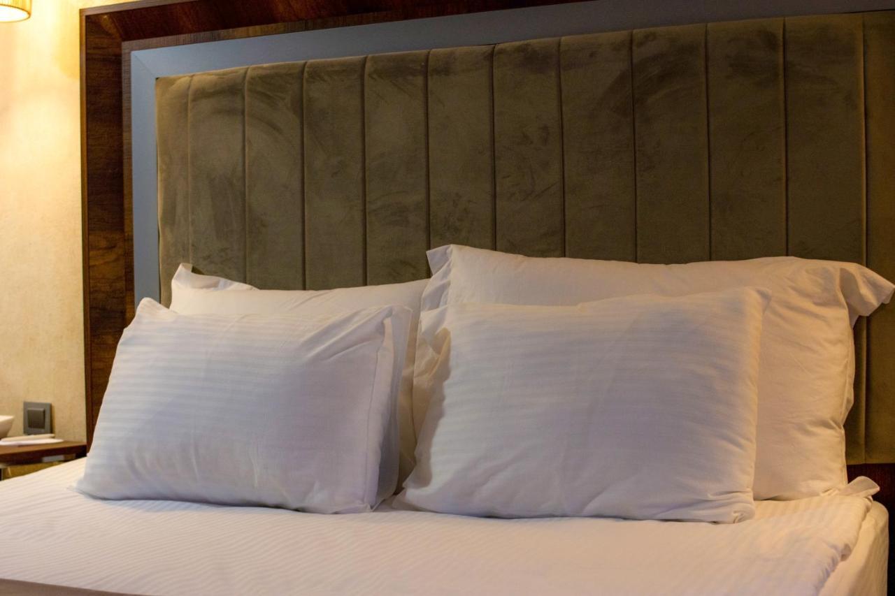 Hotel The Life &
