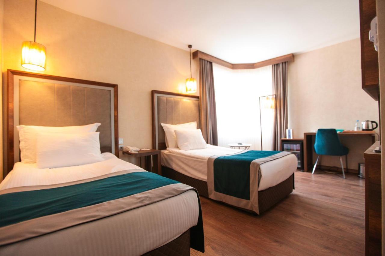 Hotel The Life &