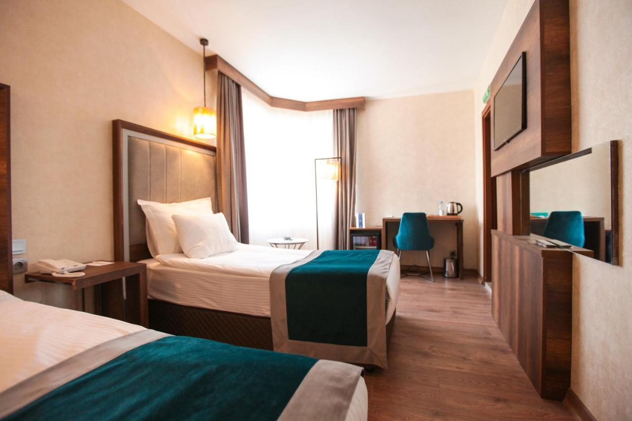 Hotel The Life & 3*