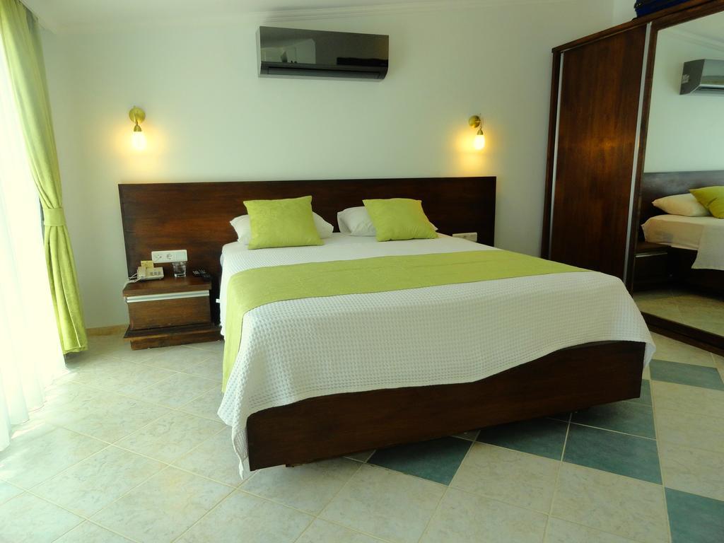 Asiyan Hotel *