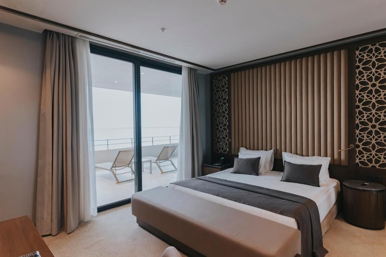 Ramada Plaza & 5*