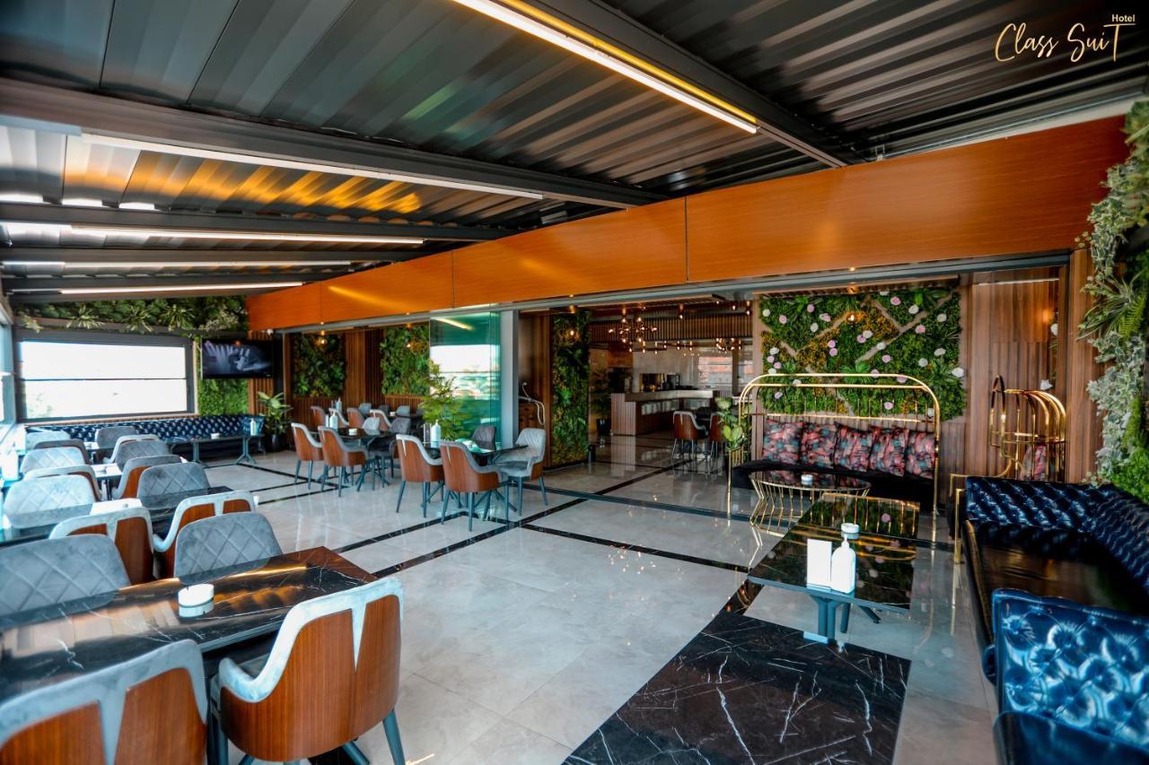Class Hotel *