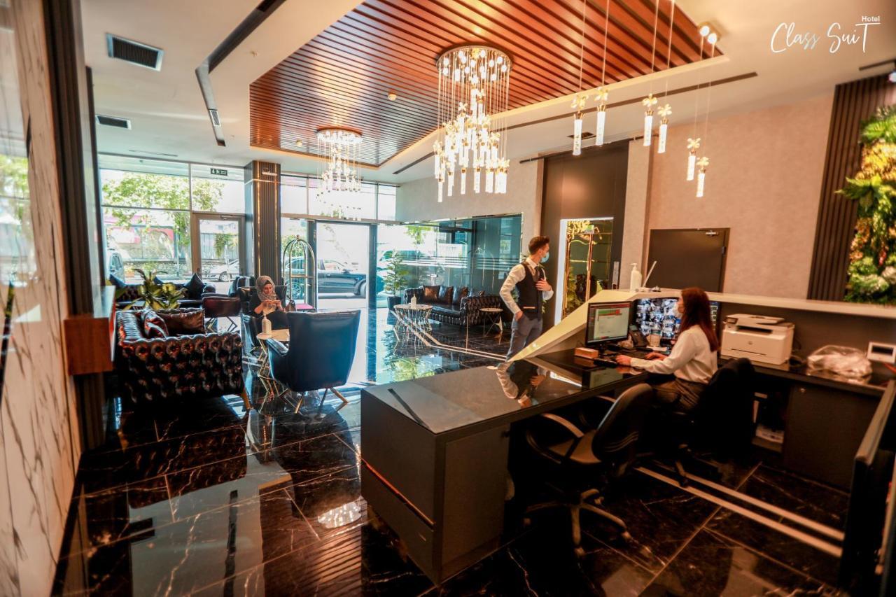 Class Hotel *