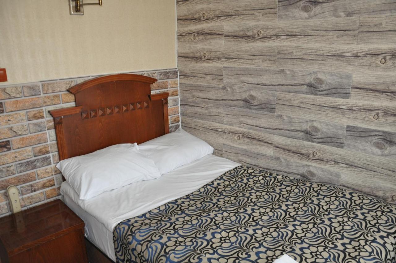 Hotel Red Rose *