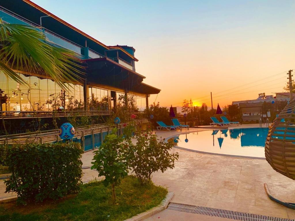 Whiteheaven Hotel 3*