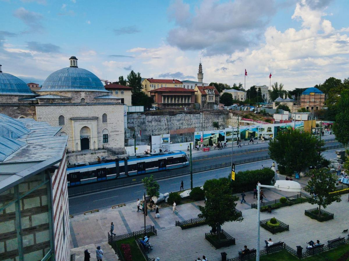 Ak * Istanbul
