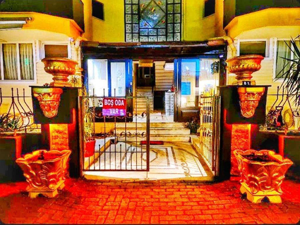 Golden Rock Hotel *