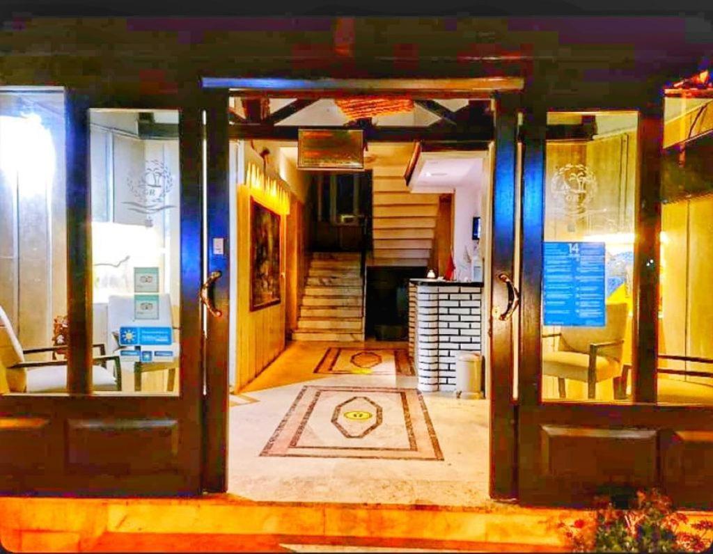Hotel Golden Rock *